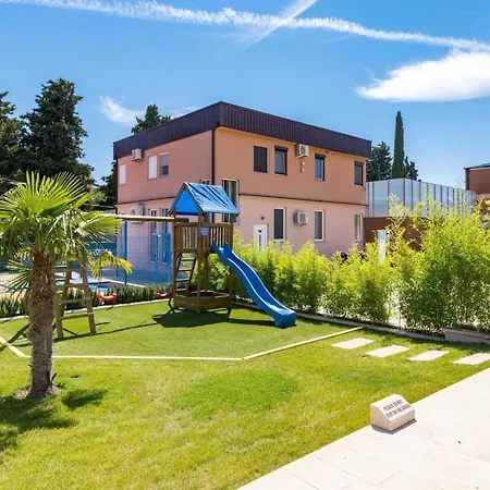 Luxe In With Private Pool Villa Valtura