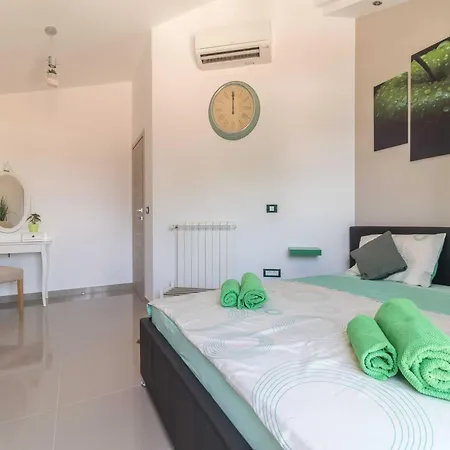 Villa Luxe In With Private Pool Valtura