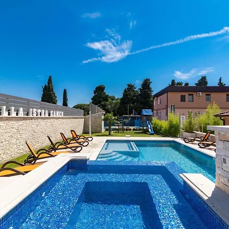 Luxe In With Private Pool Valtura