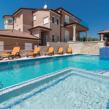 Luxe In With Private Pool Valtura