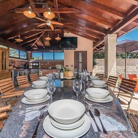 Villa Luxe In With Private Pool