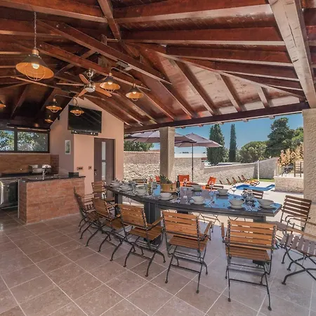 Villa Luxe In With Private Pool